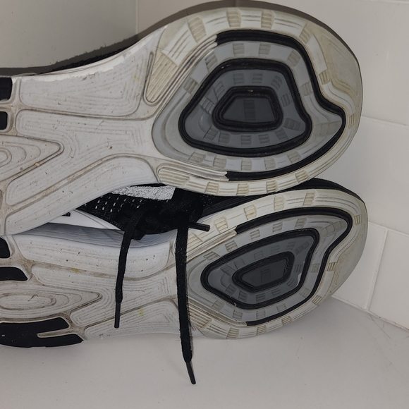 Nike 9.5 men's athletic shoe - Picture 3 of 4